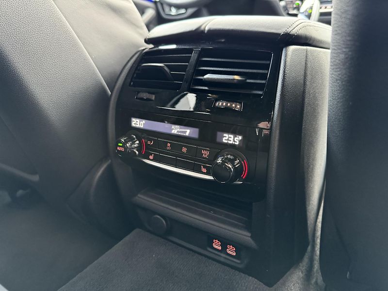 BMW Řada 5 (2022) 540d xDrive Touring - fotka 21 z 22