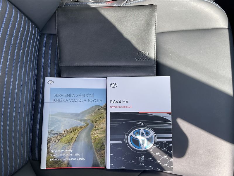 Toyota RAV4 2,5 Hybrid e-CVT Selection NAV - fotka 18 z 23