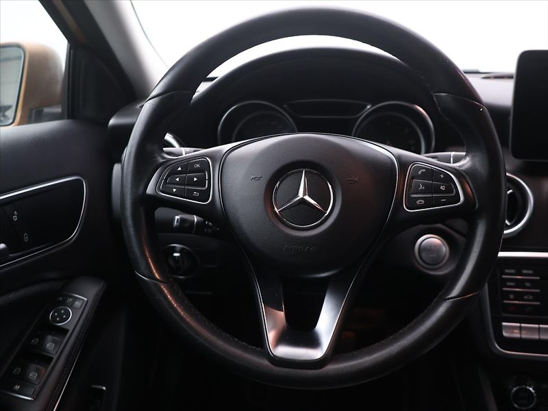 Mercedes-Benz GLA 2,1 200d 100kW 4Matic CZ DPH - fotka 13 z 29