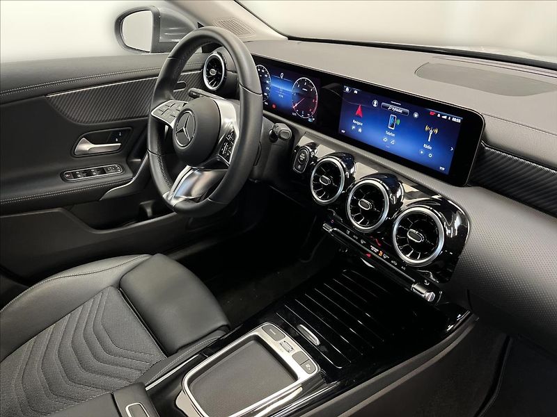 Mercedes-Benz CLA 180 d Shooting Brake Progressi - fotka 18 z 21