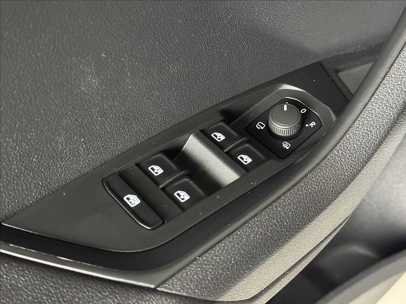Škoda Karoq 2,0 TDi  Sportline LED Virtual - fotka 21 z 47