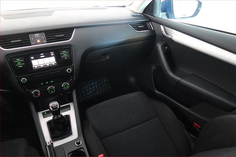 Škoda Octavia (2015) Ambition 1.4 TSI, Tempomat - fotka 8 z 15