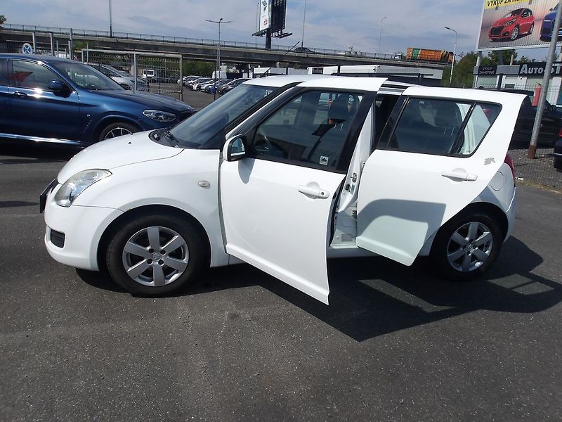 Suzuki Swift 1,3i  ČR 2xKLÍČE,KLIMA ! - fotka 11 z 27