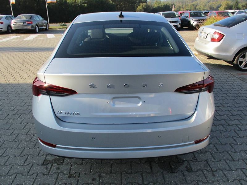 Škoda Octavia liftback Style 2,0TDI/110kW DS - fotka 6 z 15