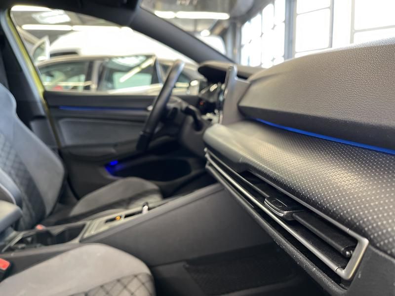 Volkswagen Golf 1,5 TSI EVO BMT 110 kW R-Line - fotka 17 z 22