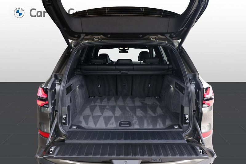 BMW X5 xDrive30d - fotka 11 z 37