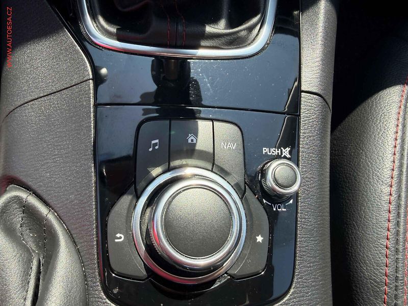 Mazda 3 (2014) 2.2i, ČR, STK5/28 - fotka 16 z 22