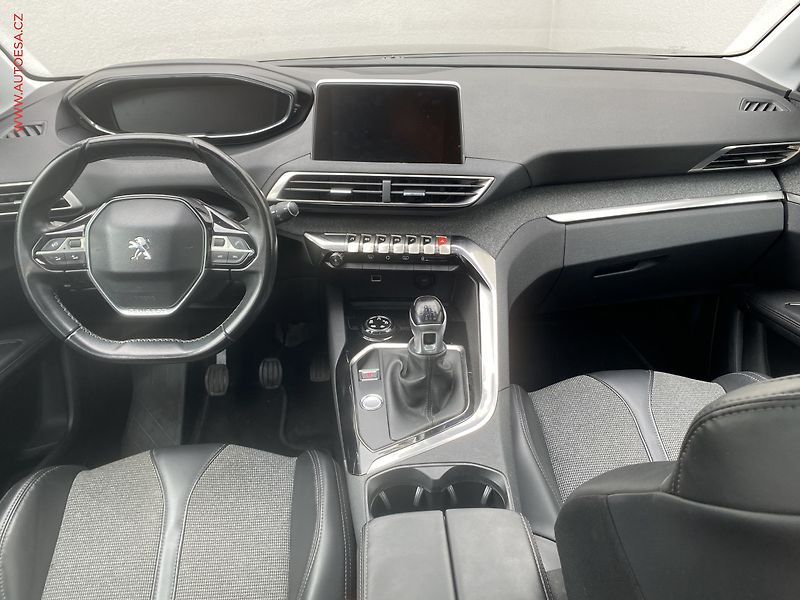 Peugeot 5008 (2017) 1.2 PT 7míst, Allure, LED - fotka 8 z 20