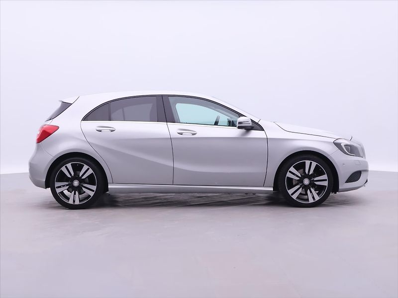 Mercedes-Benz Třídy A 1,6 180i 90kW CZ Sport Xenon - fotka 8 z 30