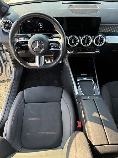 Mercedes-Benz GLB (2024) 200d 4MATIC - fotka 11 z 14