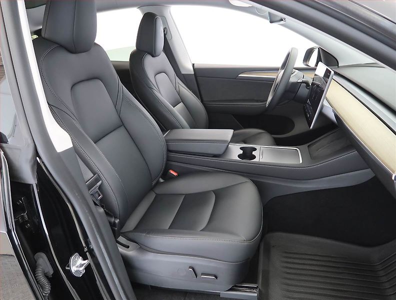 Tesla Model Y (2023) RWD LFP 60kWh, SoH 98% - fotka 9 z 32