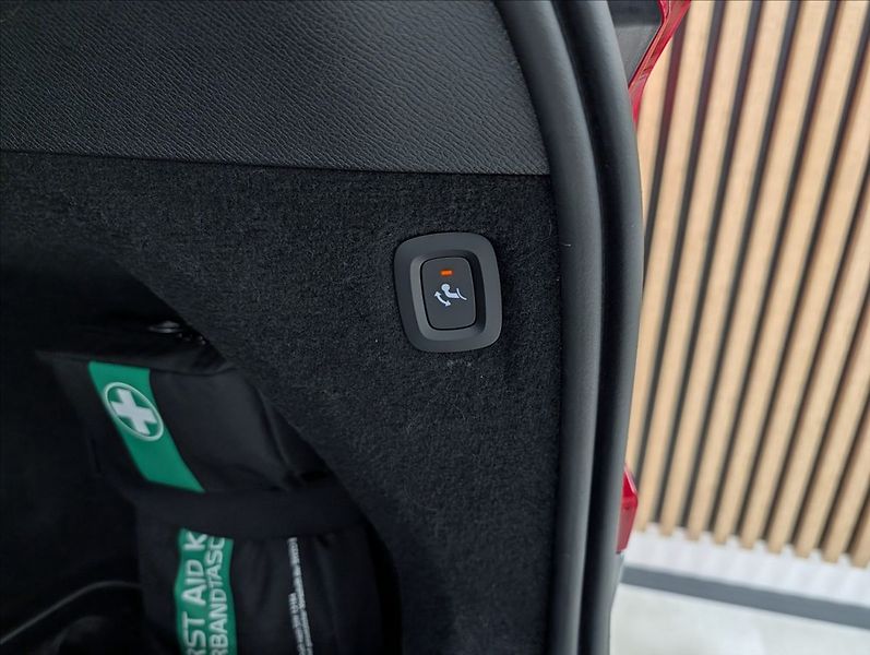 Volvo XC90 T8 Plus Dark Recharge AWD - fotka 36 z 39