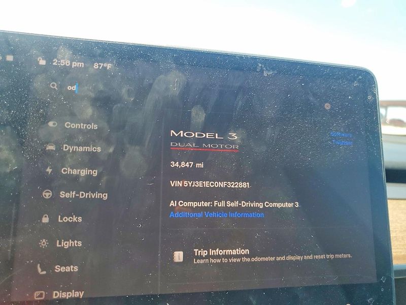 Tesla Model 3 (2022) Auto na cestě - fotka 9 z 13