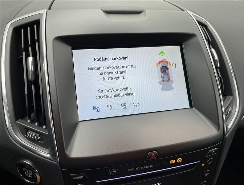 Ford S-MAX 2,0 EcoBlue,140kW,AWD,TITANIUM - fotka 17 z 30