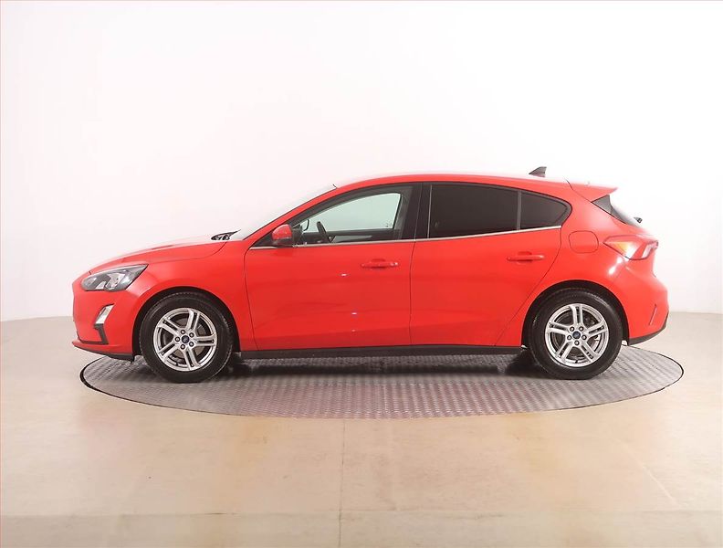 Ford Focus (2021) 1.0 EcoBoost, Navi, Tempomat - fotka 3 z 19