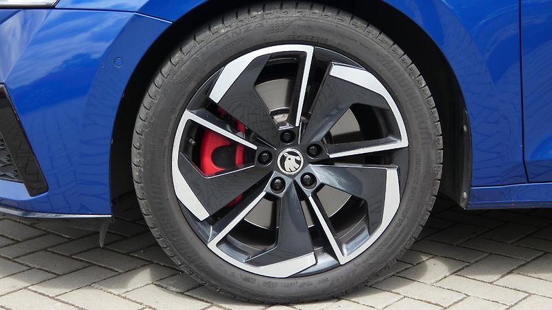 Škoda Octavia 2.0 TSI 180kW DSG RS - fotka 26 z 27