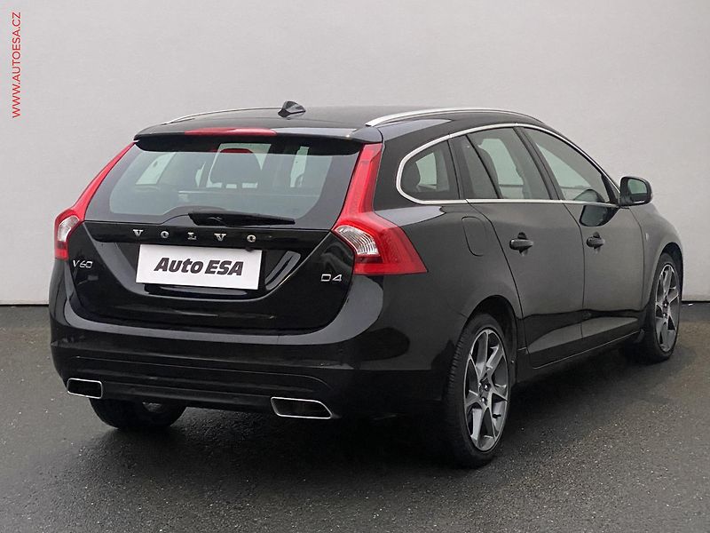 Volvo V60 (2016) 2.0 D4, Ocean Race, AT - fotka 4 z 18