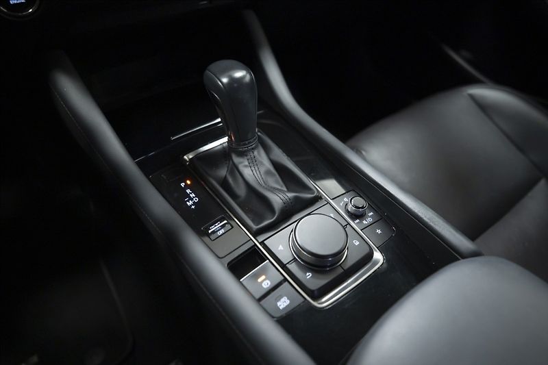 Mazda 3 2,0 e-SKYACTIV-X AT NAV KAMERA - fotka 25 z 43