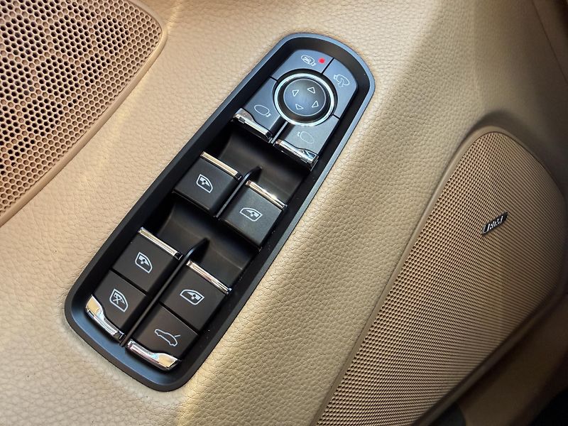 Porsche Panamera 3.0 DIESEL EDITION NAVI KAMERA - fotka 17 z 48