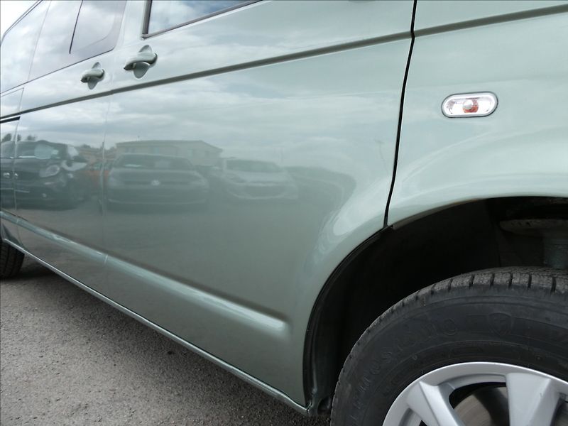 Volkswagen Caravelle 2,5 TDi 96kW LONG 8.míst,závěs - fotka 12 z 33