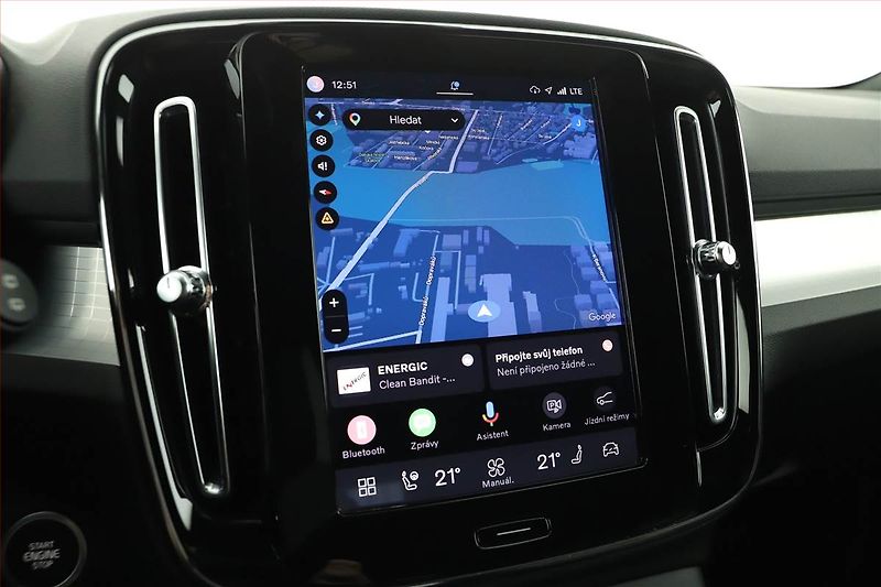 Volvo XC40 (2022) B3 - fotka 10 z 18