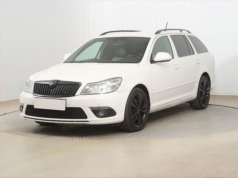 Škoda Octavia (2011) RS 2.0 TDI, Automat, Navi - fotka 2 z 16