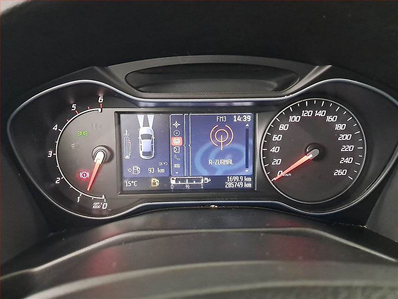 Ford Mondeo (2014) 2.0 TDCi, Xenony, Tempomat - fotka 11 z 19