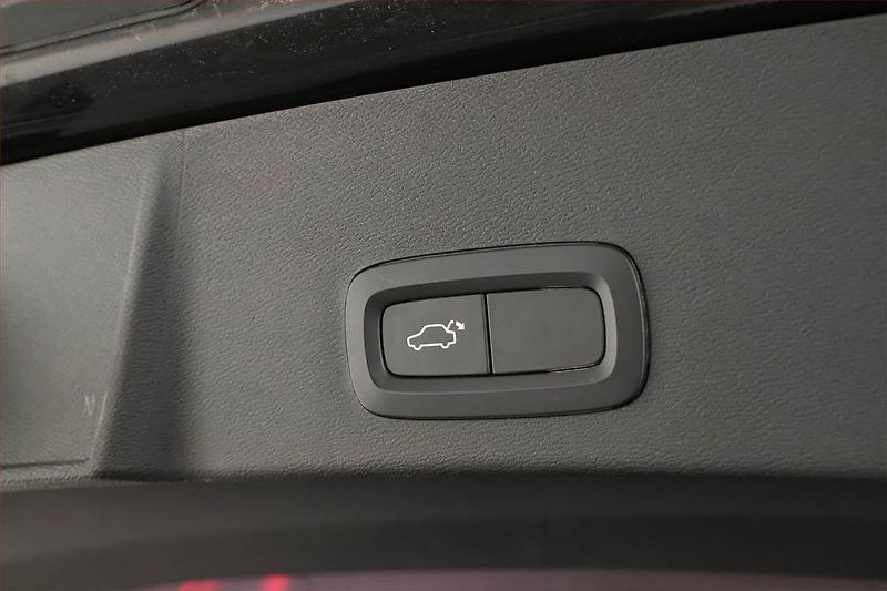 Volvo XC40 (2018) D4 AWD - fotka 19 z 20