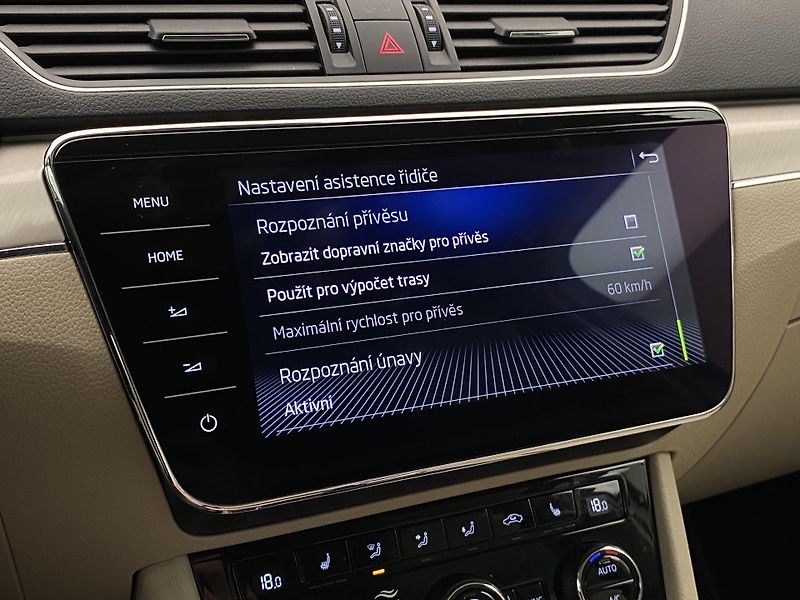 Škoda Superb COMBI 2.0TDI L&K DSG CZ - fotka 52 z 64