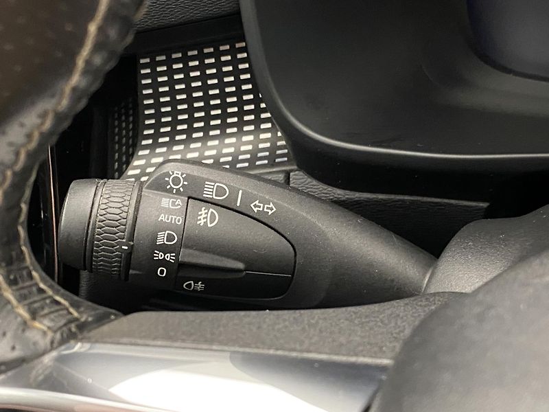 Volvo XC40 D4 AWD R-DESIGN AUT CZ - fotka 21 z 43