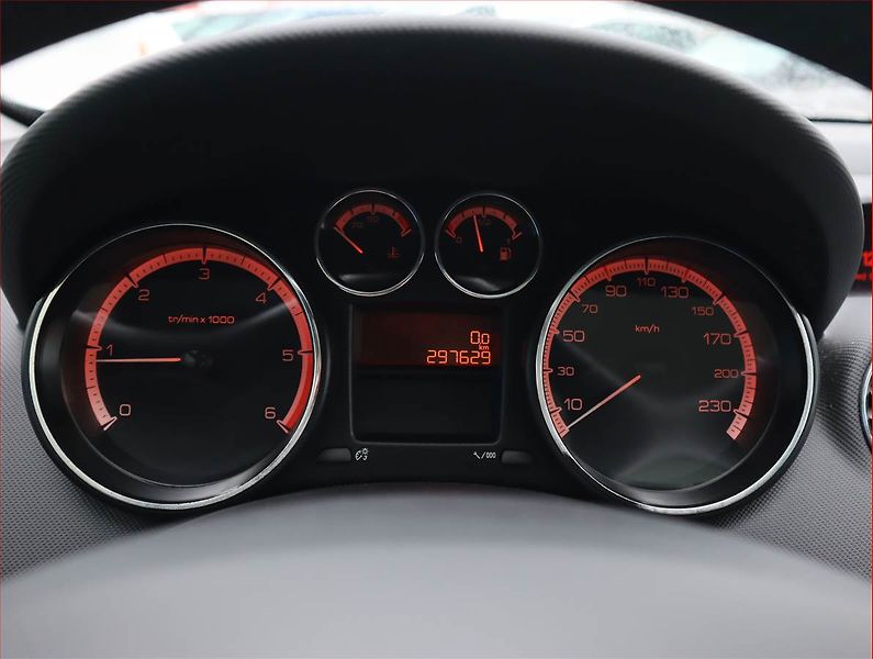 Peugeot 308 (2013) 1.6 HDi, Serv.kniha, nová STK - fotka 10 z 17