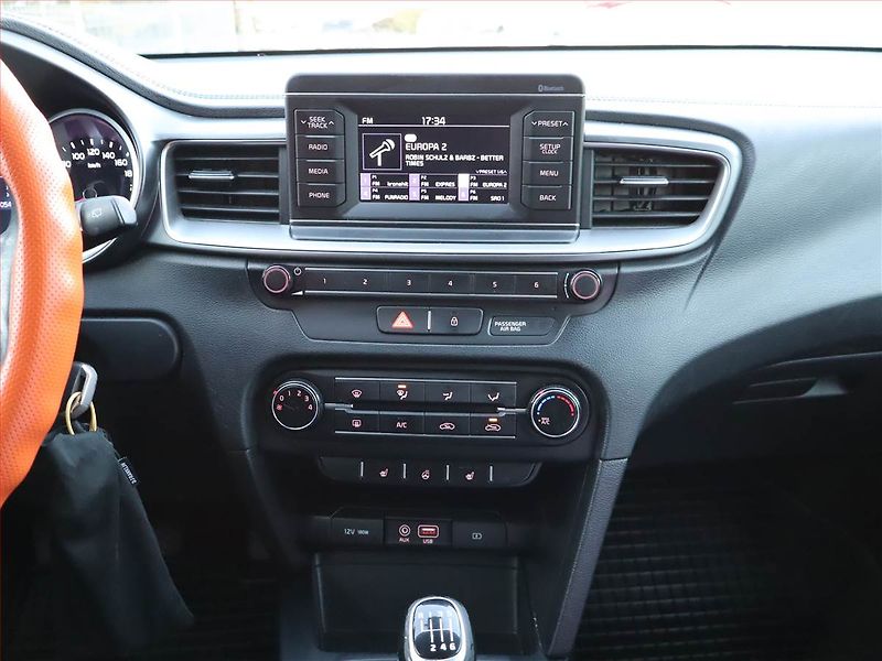 Kia Ceed (2019) 1.4 CVVT, Serv.kniha, Tempomat - fotka 12 z 18
