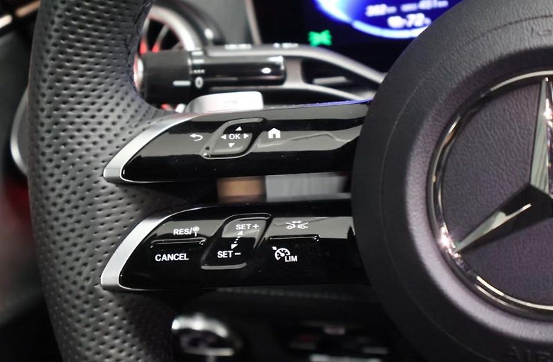 Mercedes-Benz EQE 350 AMG 4M Kamera Tažné BLIS  - fotka 18 z 23