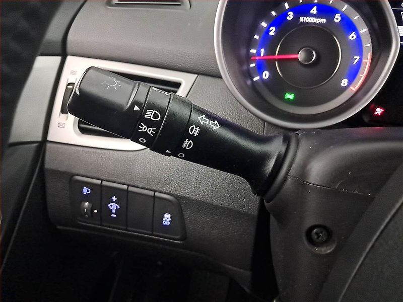 Hyundai Elantra (2012) 1.6, Tempomat, Park. senzory - fotka 20 z 20