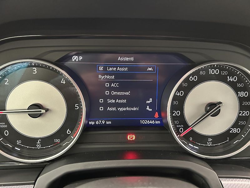 Volkswagen Touareg 3.0 TDi 4x4 R-Line - fotka 18 z 29