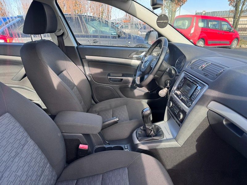 Škoda Octavia (2012) 1,6 TDI 77KW TAŽNÉ SK FACELIFT - fotka 38 z 49