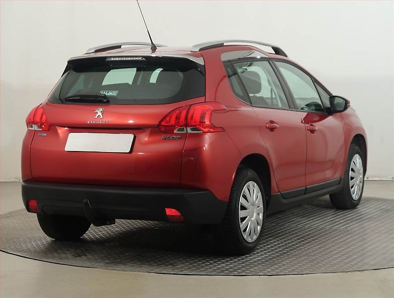Peugeot 2008 (2016) Active 1.2 PureTech - fotka 5 z 19