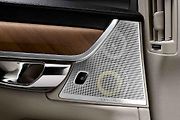 Volvo S90.