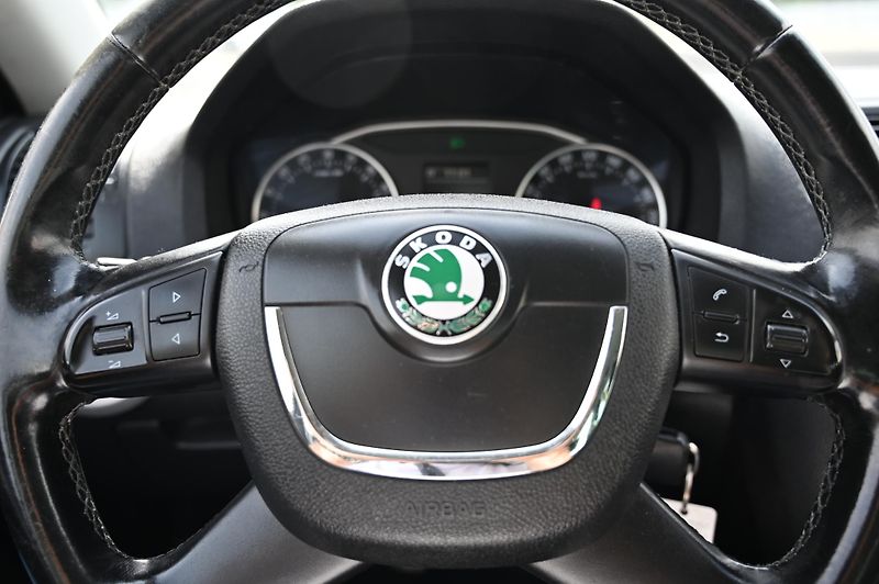 Škoda Octavia 2.0TDI 7/2011 Rezervace - fotka 21 z 50