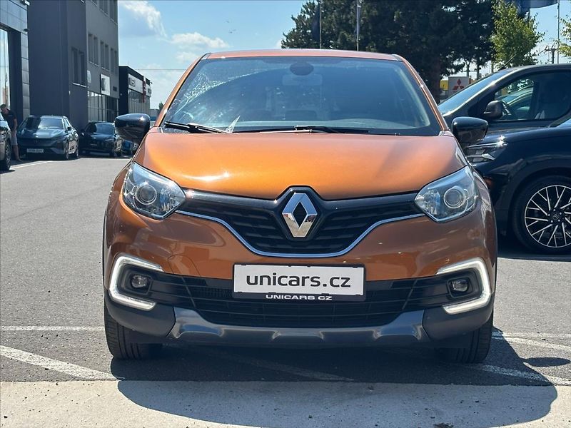 Renault Captur 1,3 TCe  Limited AT ČR - fotka 2 z 23