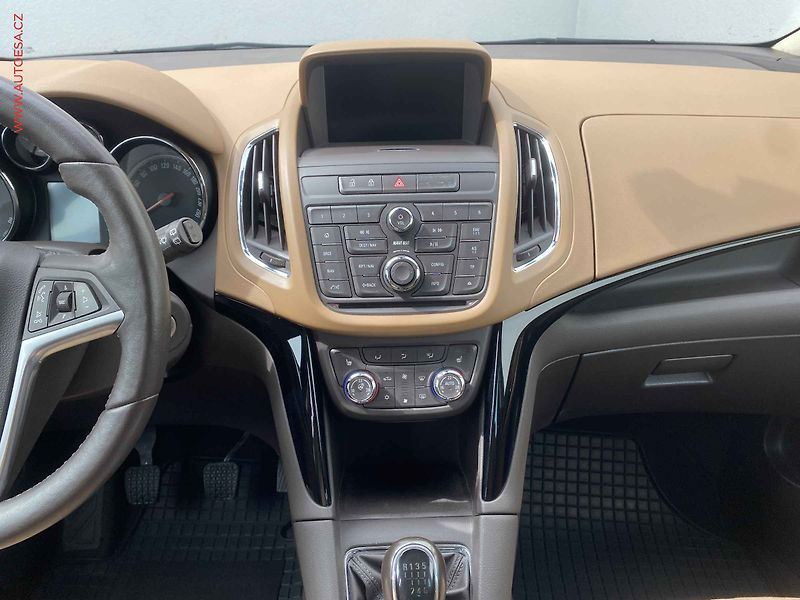 Opel Zafira (2014) 1.6 CDTi, 1.maj, AC, TZ, navi - fotka 12 z 17
