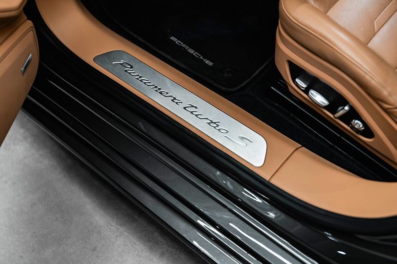 Porsche Panamera Turbo S E-hybrid, SportDesign, - fotka 16 z 25