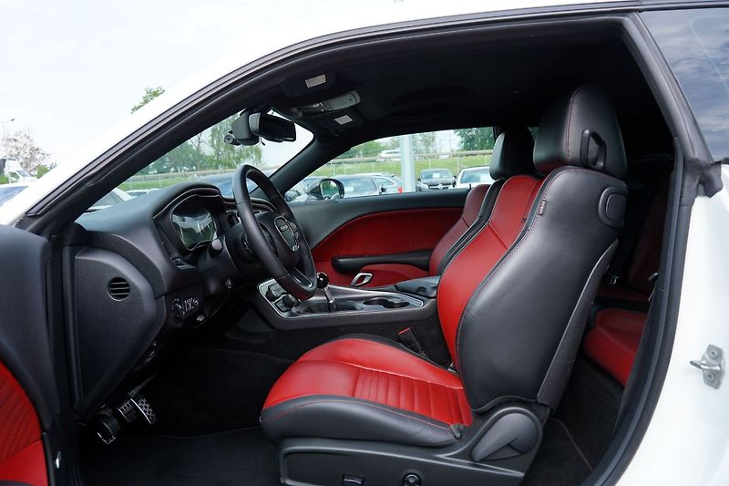 Dodge Challenger 5.7L V8 Hemi/Shaker/kůže/375 P - fotka 21 z 41