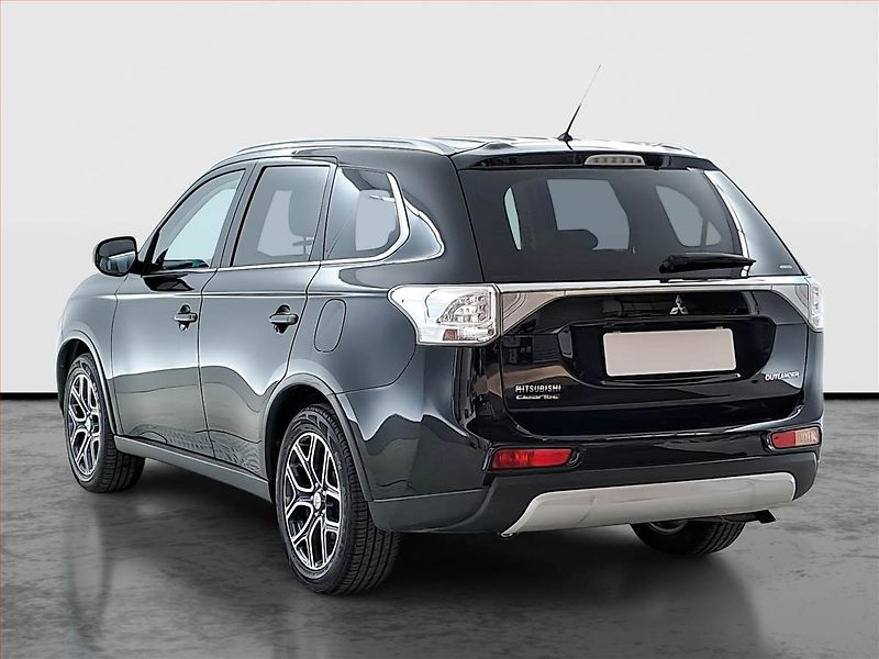Mitsubishi Outlander (2015) 2.2 DI-D, 4X4, 7 míst, ČR - fotka 4 z 25