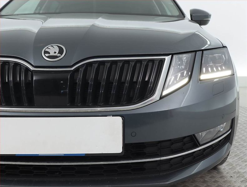 Škoda Octavia (2018) 2.0 TDI, Automat, Kůže, Navi - fotka 16 z 22