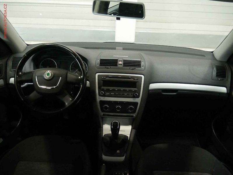 Škoda Octavia (2011) 1.6 TDI, 2.maj,ČR, servis - fotka 8 z 16