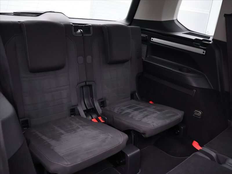 Volkswagen Touran 2,0 TDI 110kW DSG Highline 7M - fotka 16 z 35