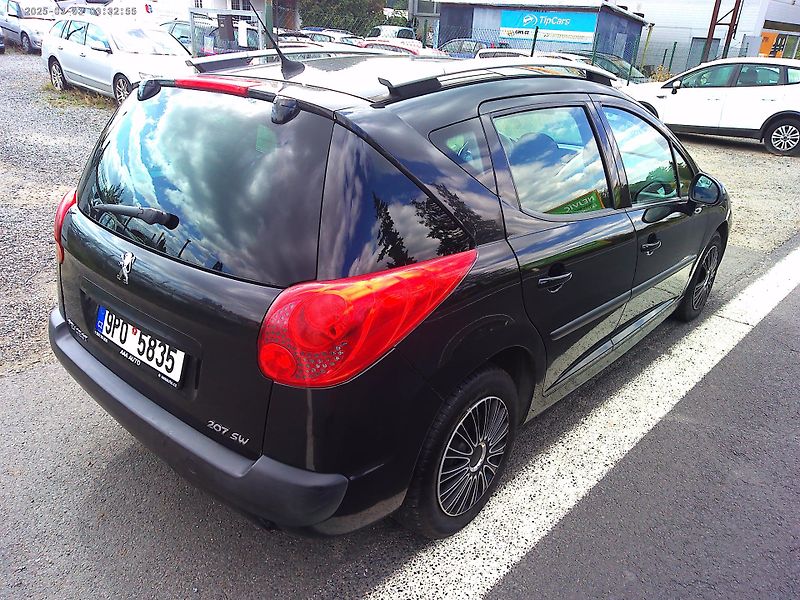 Peugeot 207 1.4i, 70 kW, klimatizace - fotka 5 z 25