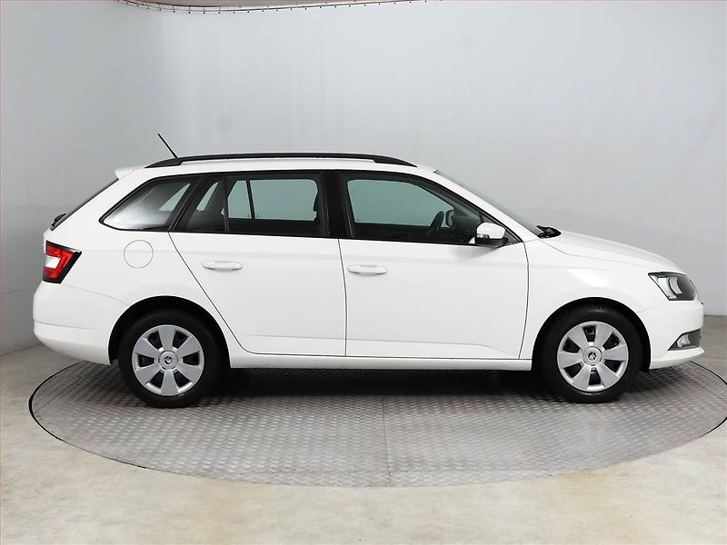 Škoda Fabia (2018) Ambition 1.0 TSI, Serv.kniha - fotka 6 z 13
