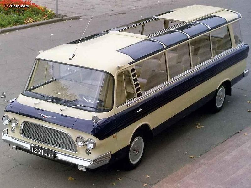ZIL 118 M se vyrobil i v sanitní verzi pro převoz vysoce postavených osob